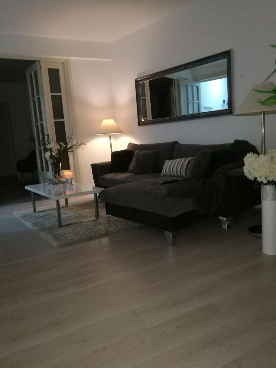 Metropole Apartments Invilla Old City Букурещ Екстериор снимка