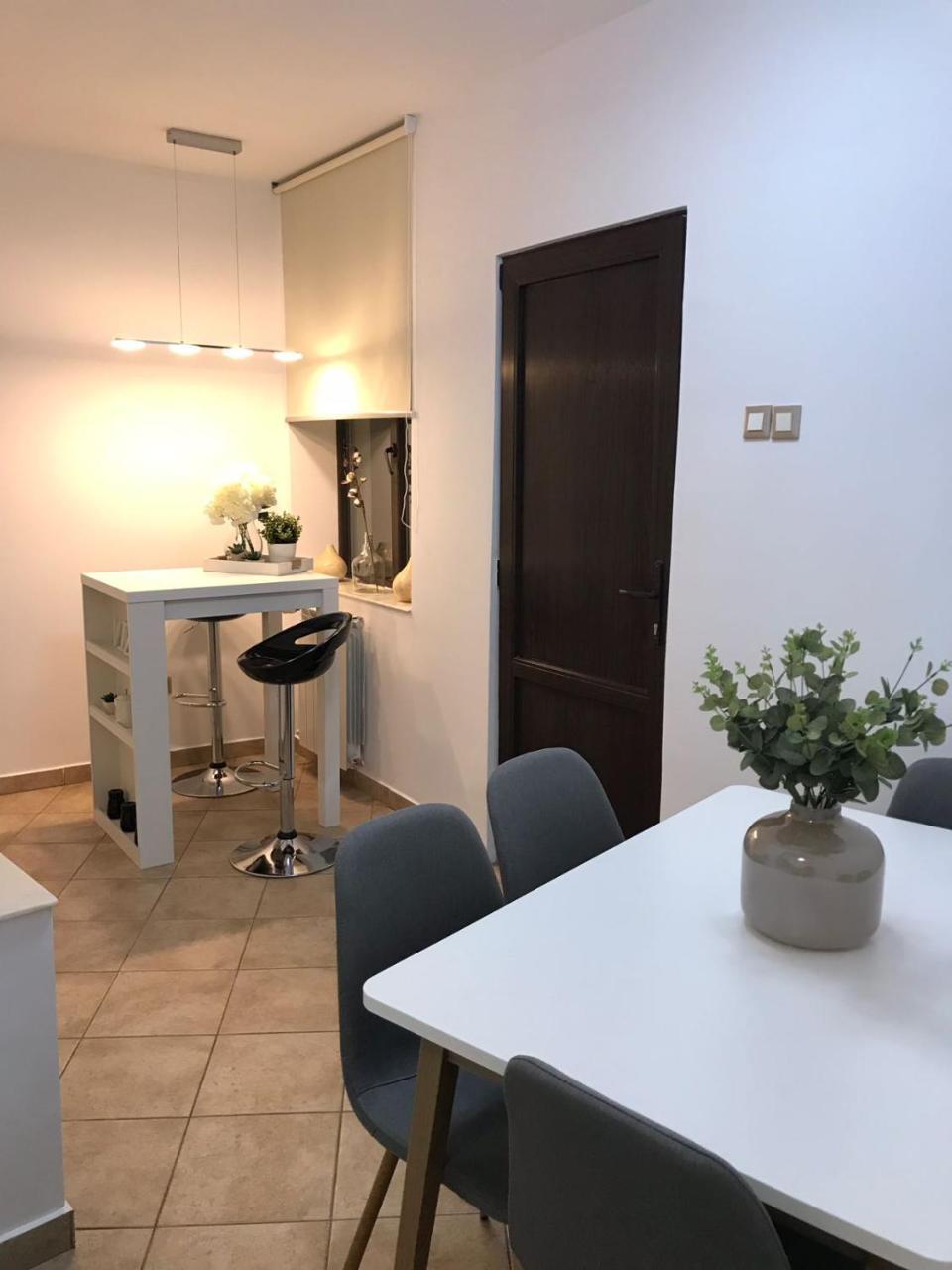 Metropole Apartments Invilla Old City Букурещ Екстериор снимка